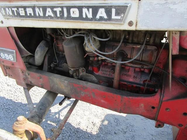 Image of International Harvester 656 equipment image 3