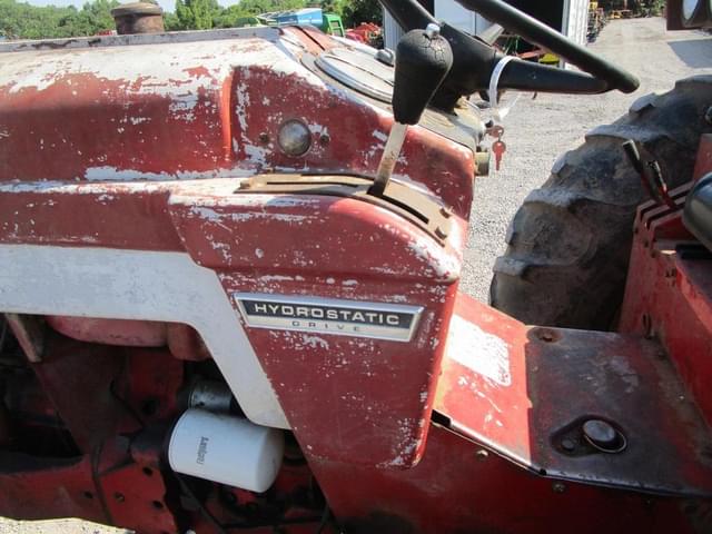 Image of International Harvester 656 equipment image 4