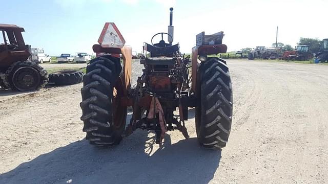 Image of International Harvester 656 equipment image 3