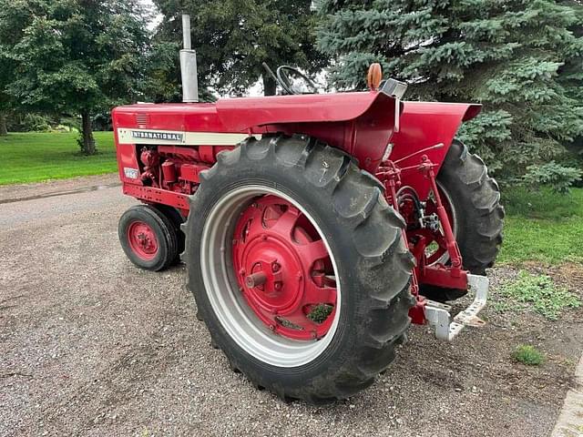 Image of International Harvester 656 equipment image 3