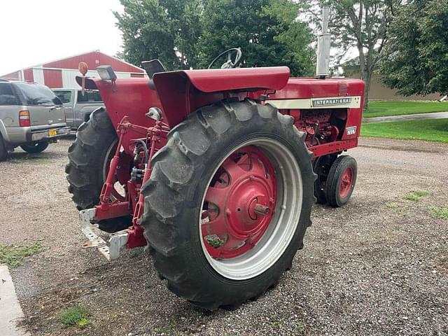 Image of International Harvester 656 equipment image 2