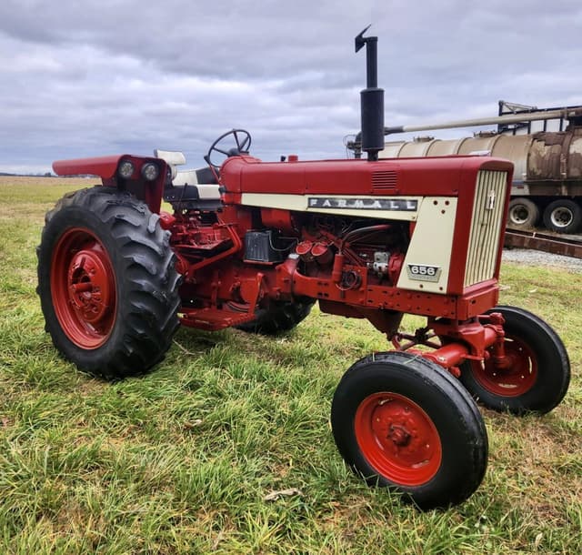 Image of International Harvester 656 equipment image 2