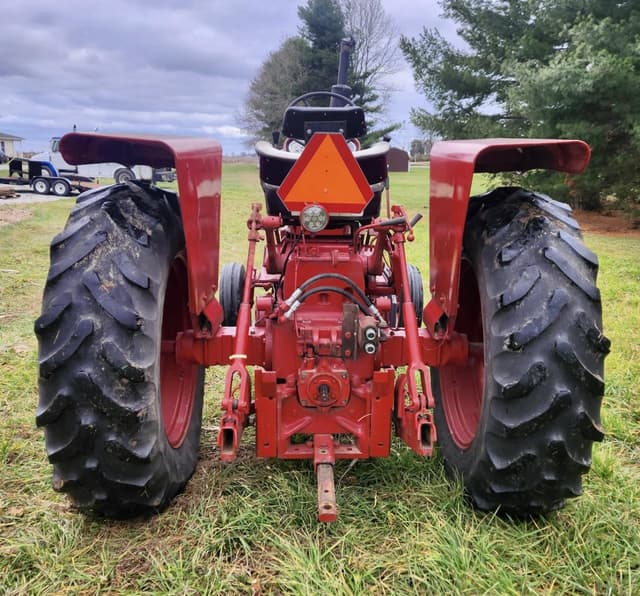 Image of International Harvester 656 equipment image 3
