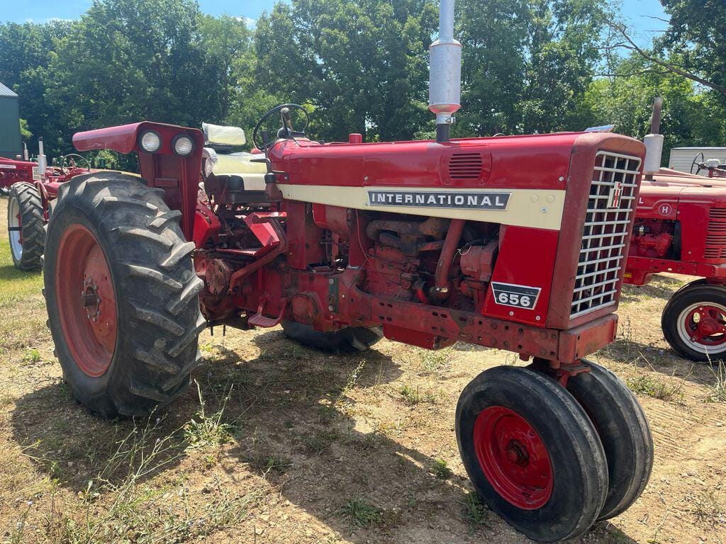 Main image International Harvester 656