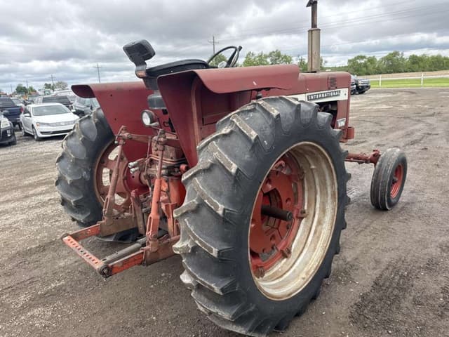 Image of International Harvester 656 equipment image 2