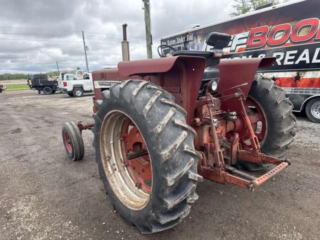Image of International Harvester 656 equipment image 1