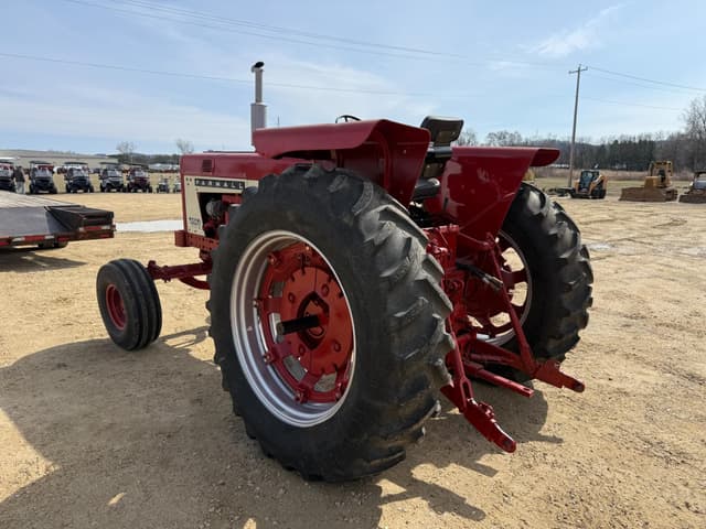 Image of International Harvester 656 equipment image 3