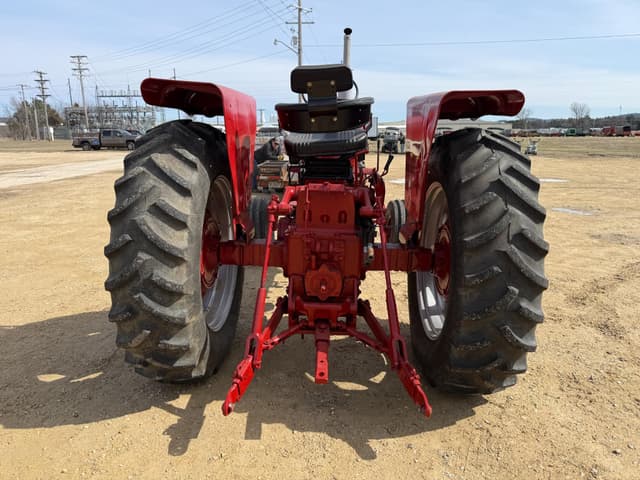 Image of International Harvester 656 equipment image 4