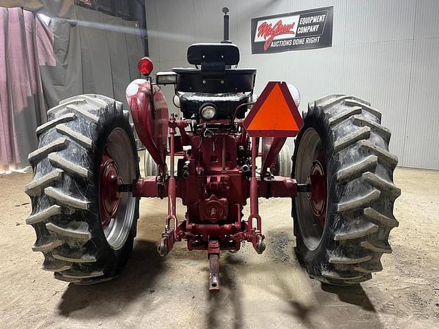 Image of International Harvester 656 equipment image 3