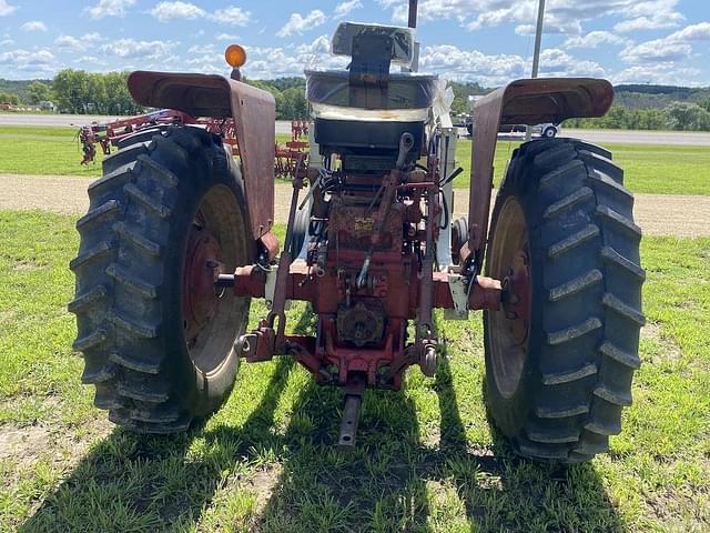 Image of International Harvester 656 equipment image 4