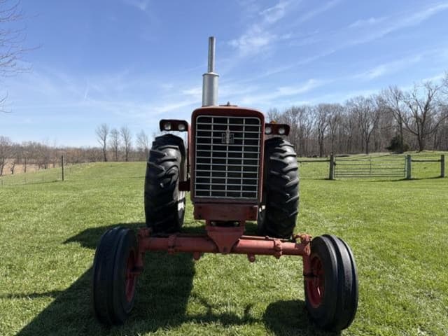 Image of International Harvester 656 equipment image 3