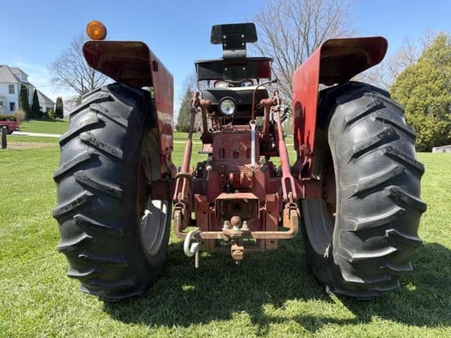 Image of International Harvester 656 equipment image 1