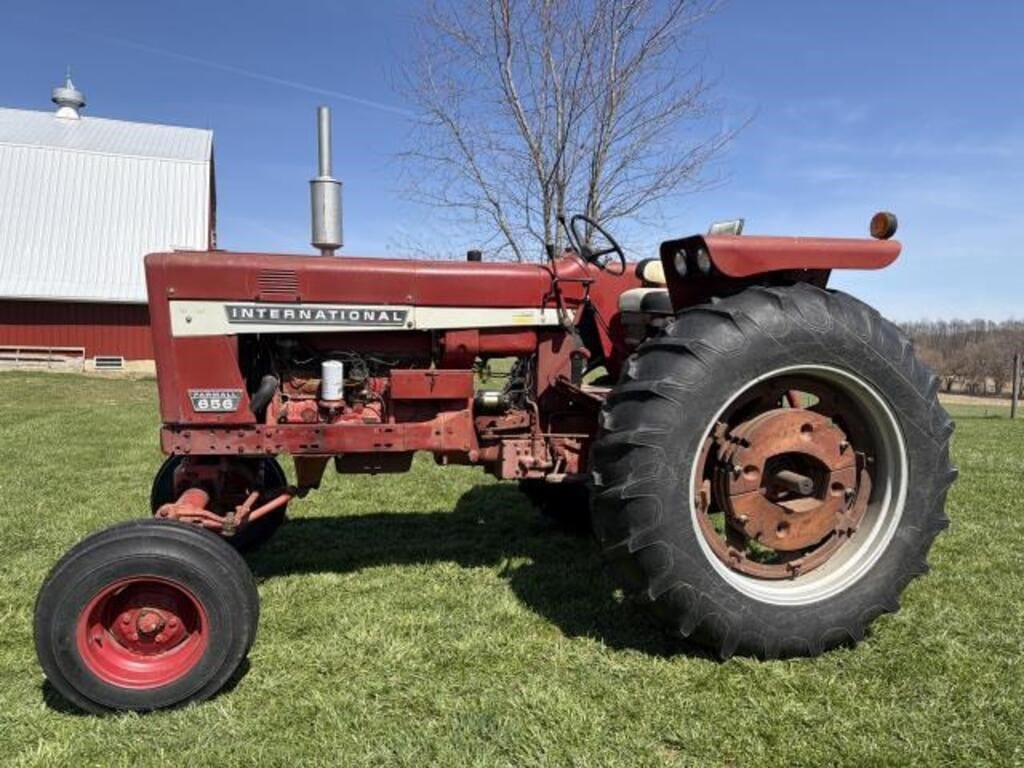 International Harvester 656 Equipment Image0