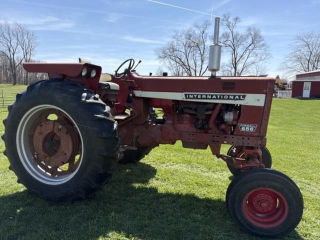 Image of International Harvester 656 equipment image 2