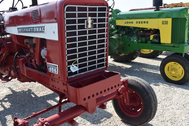 Image of Farmall 656 equipment image 3