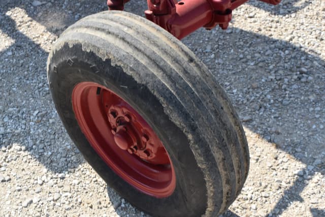 Image of Farmall 656 equipment image 4