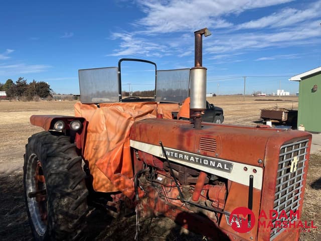 Image of International Harvester 656 equipment image 1