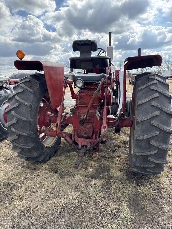 Image of International Harvester 656 equipment image 3