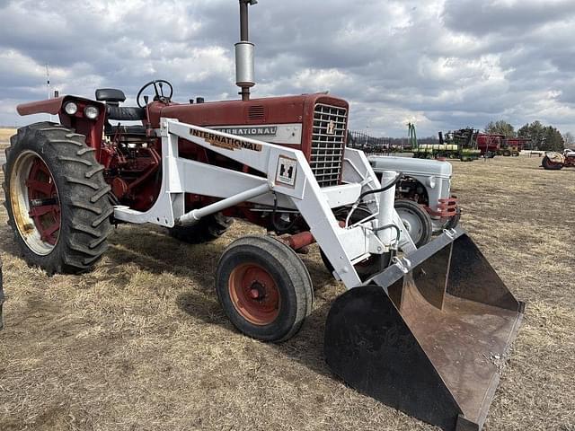 Image of International Harvester 656 equipment image 2