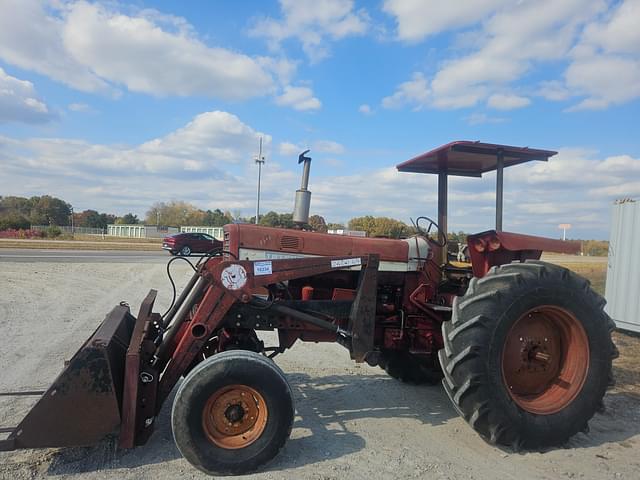 Image of International Harvester 656 equipment image 2