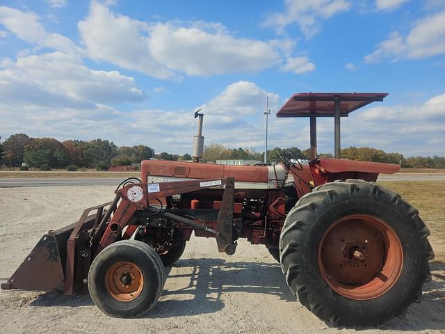 Image of International Harvester 656 equipment image 3