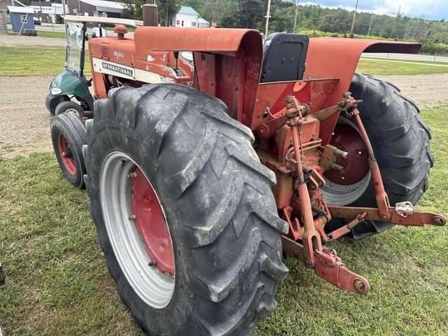 Image of International Harvester 656 equipment image 3