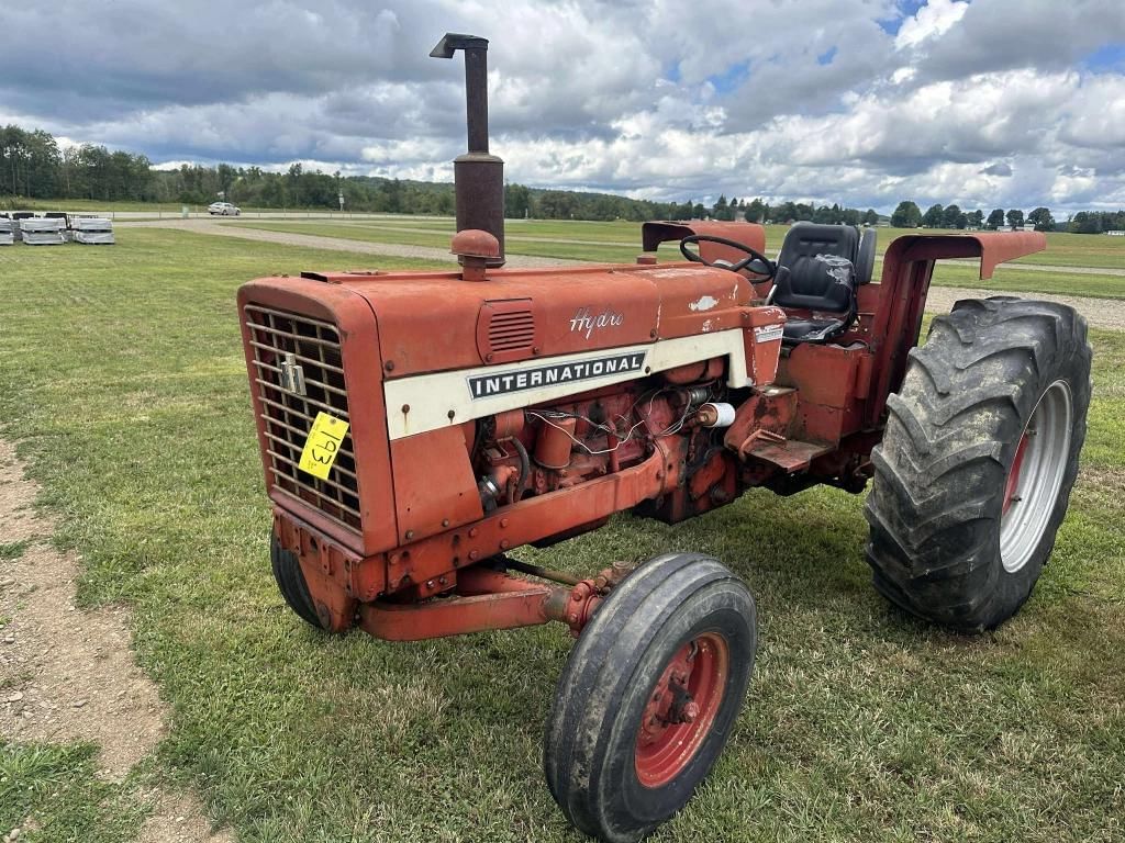 International Harvester 656 Equipment Image0