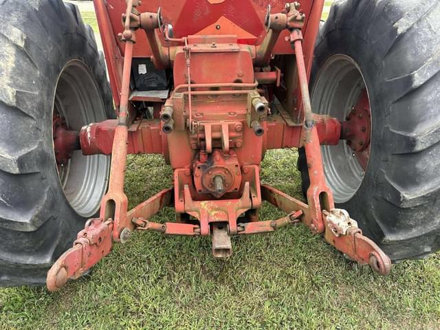Image of International Harvester 656 equipment image 4