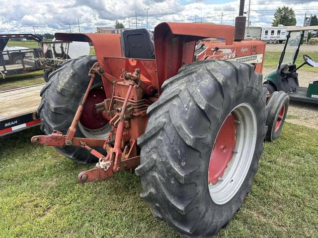 Image of International Harvester 656 equipment image 2