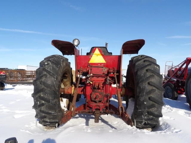 Image of International Harvester 656 equipment image 3