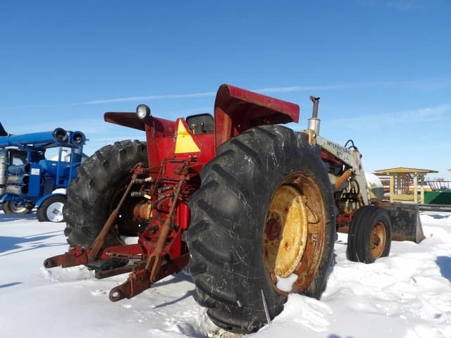 Image of International Harvester 656 equipment image 2