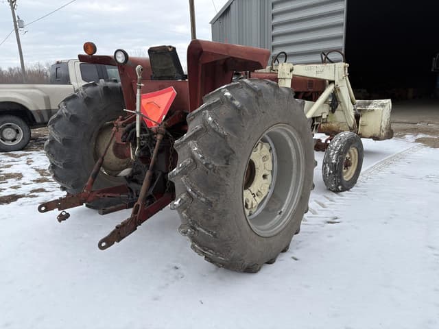 Image of International Harvester 656 equipment image 2