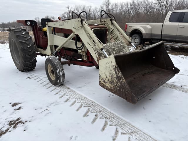 Image of International Harvester 656 equipment image 1