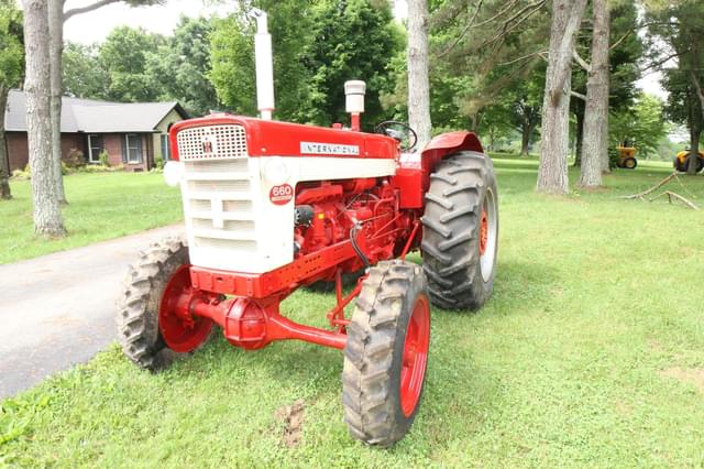 Image of International Harvester 660 equipment image 2