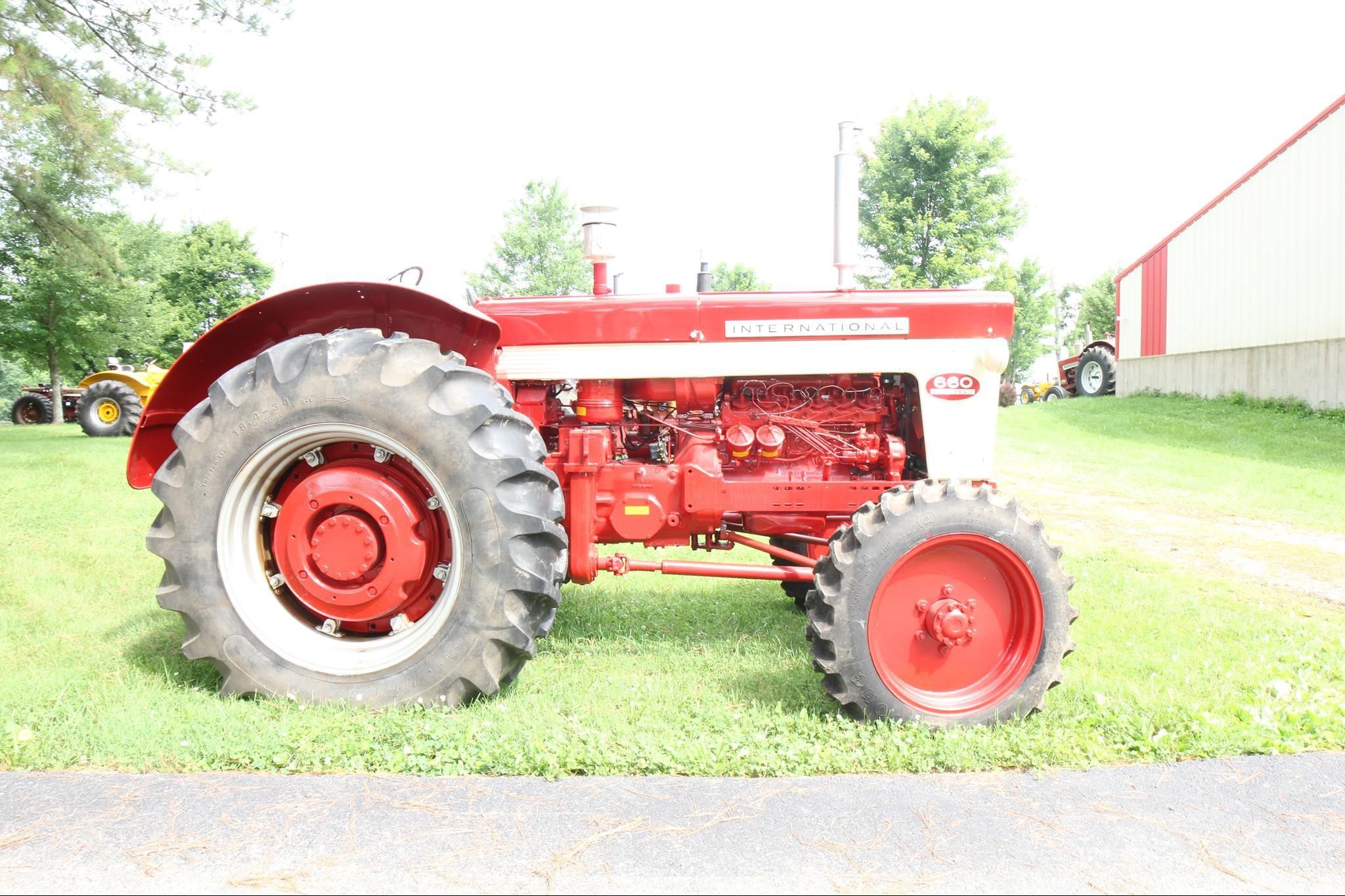 International Harvester 660 Equipment Image0