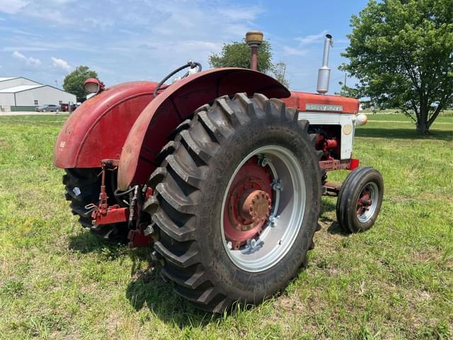 Image of International Harvester 660 equipment image 4