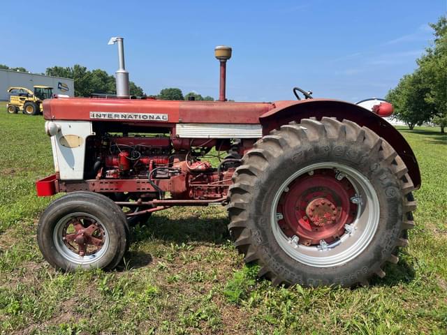 Image of International Harvester 660 equipment image 1