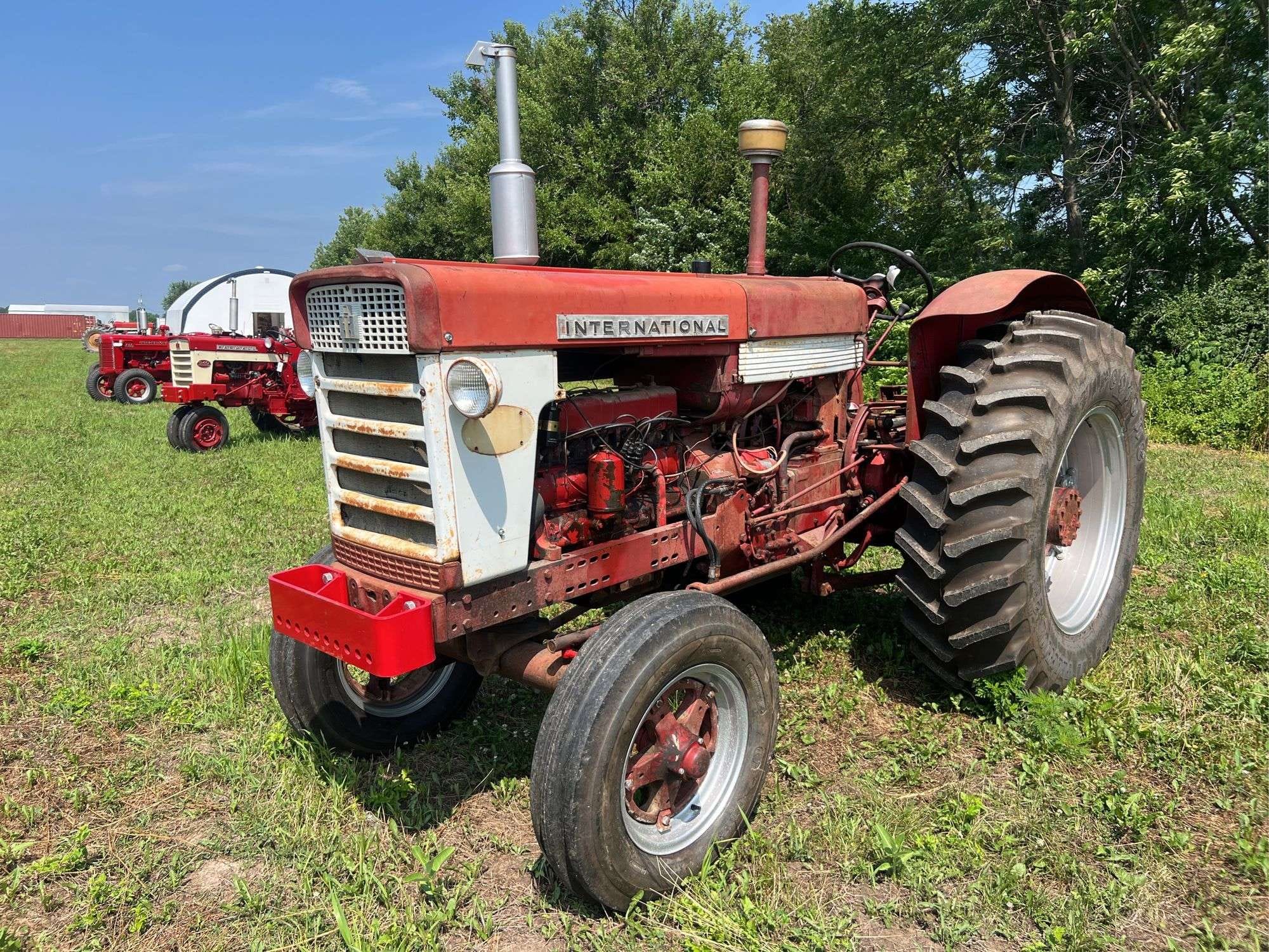 International Harvester 660 Equipment Image0