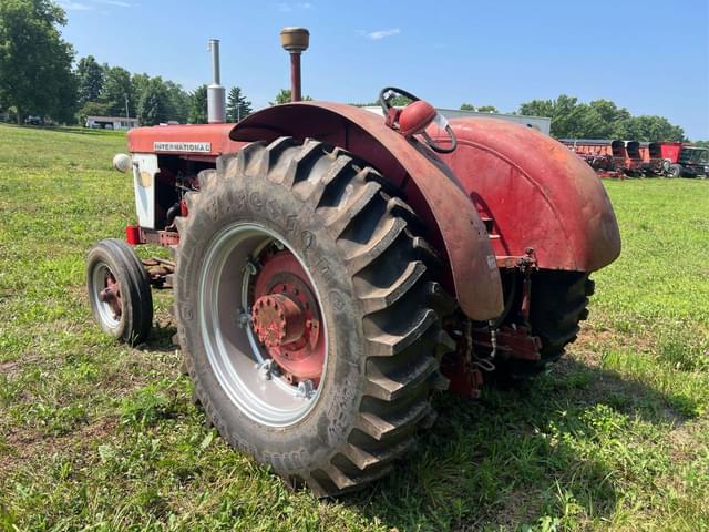 Image of International Harvester 660 equipment image 2