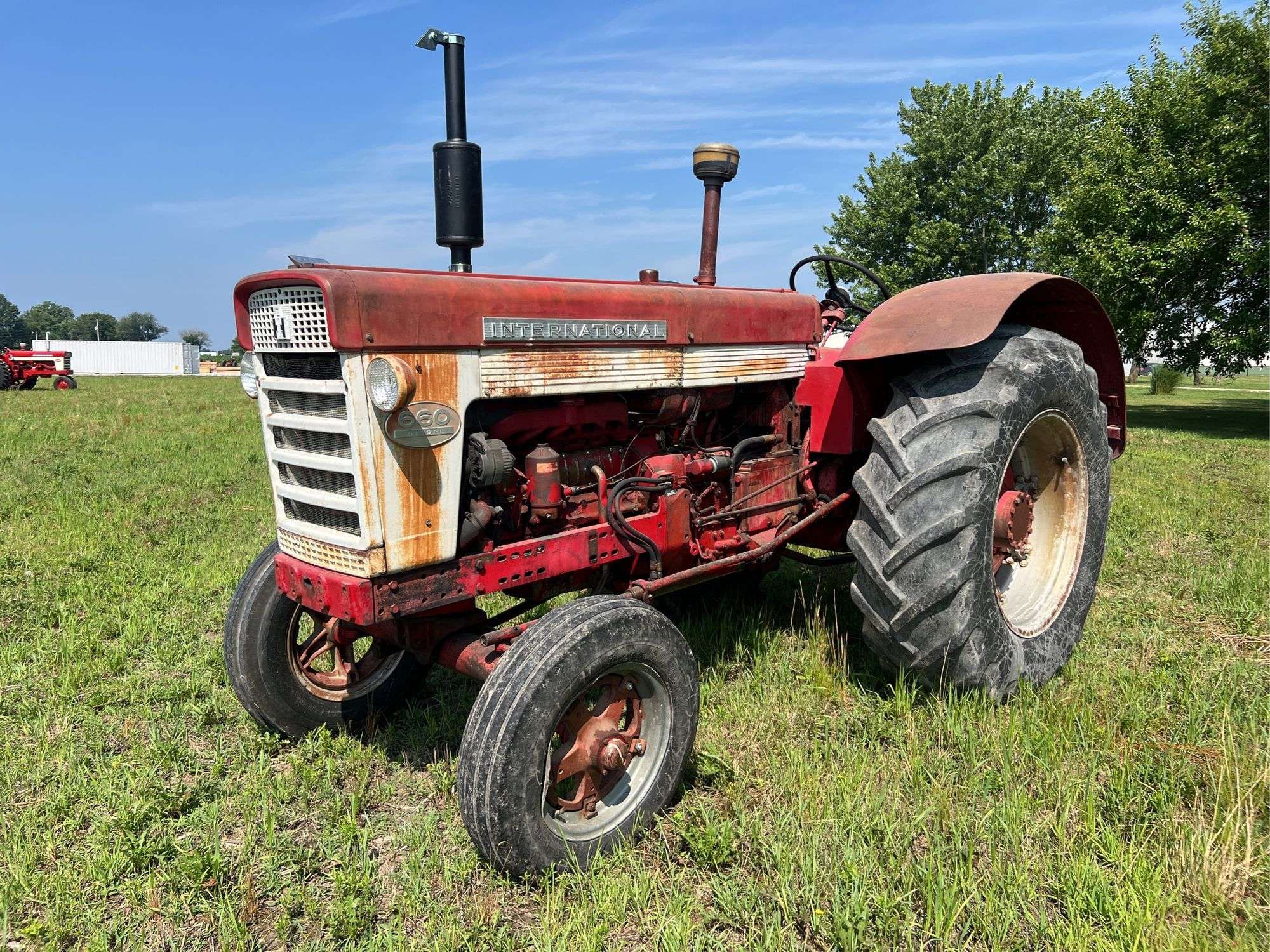 International Harvester 660 Equipment Image0