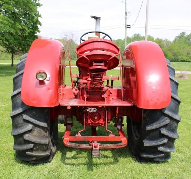 Image of International Harvester 660 equipment image 2