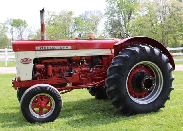Image of International Harvester 660 equipment image 1