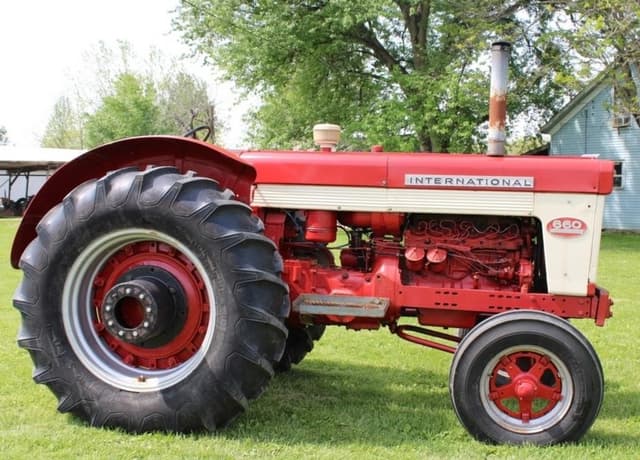 Image of International Harvester 660 equipment image 4