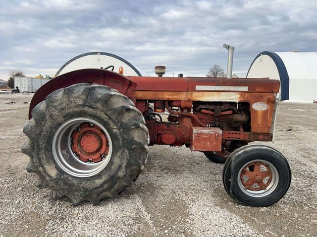 Image of International Harvester 660 equipment image 1