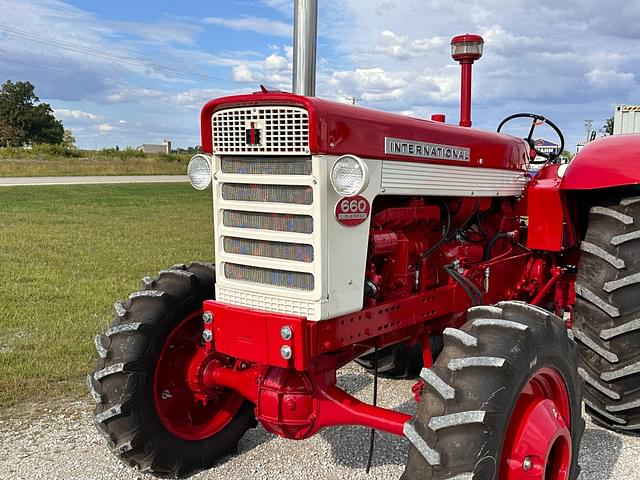 Image of International Harvester 660 equipment image 1