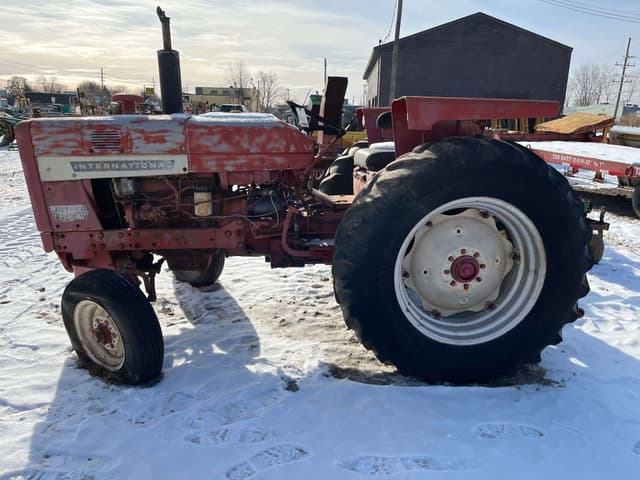 Image of International Harvester 664 equipment image 1