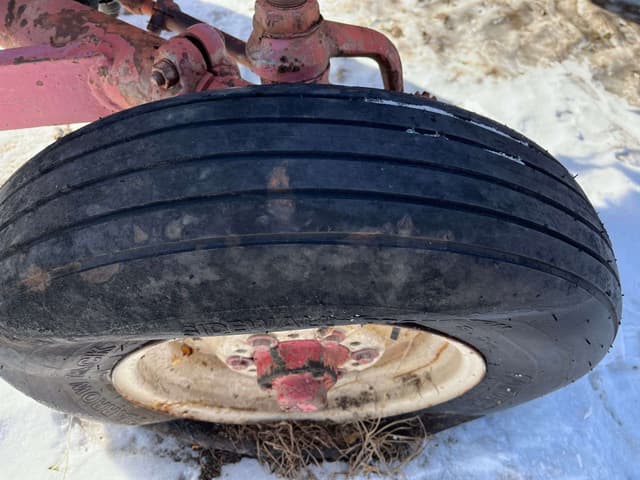 Image of International Harvester 664 equipment image 3