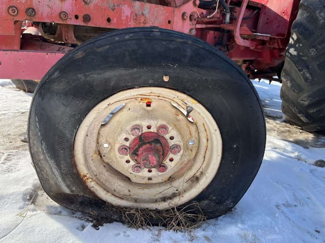 Image of International Harvester 664 equipment image 2