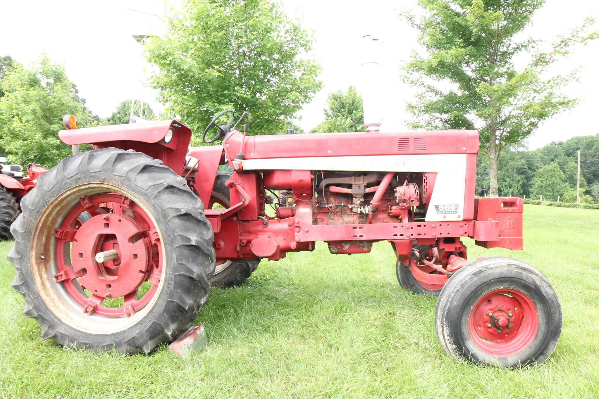 International Harvester 666 Equipment Image0