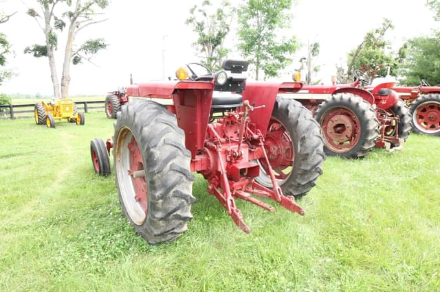 Image of International Harvester 666 equipment image 4